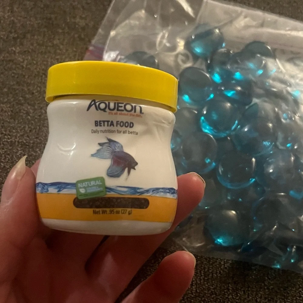 411* Beta Fish Food And Bowl Accessories I